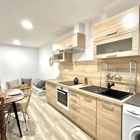 T4 Renove A Proximite Du Centre, Calme - Fr-1-61-593 * Corte (Corsica)
