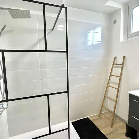 T4 Renove A Proximite Du Centre, Calme - Fr-1-61-593 * Corte (Corsica)